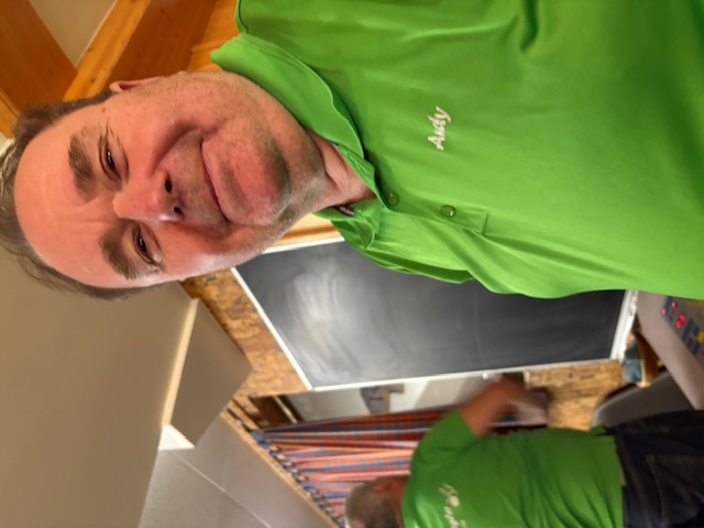 Da freut sich einer. Andi legt mit Präsi den besten Start hin!