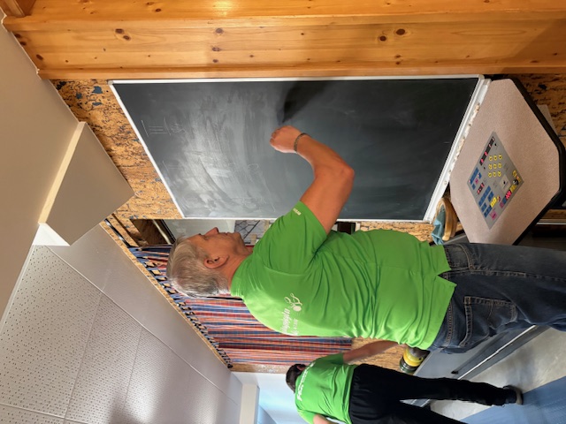 Jörg gewinnt das 2. Soargln und rechnet aus, was wir in die Kassa zahlen müssen.